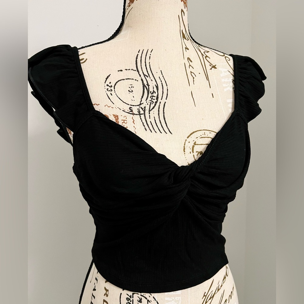 NWT Twist Front Crop Top